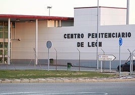 Entrada al centro penitenciario de León en Mansilla de las Mulas.