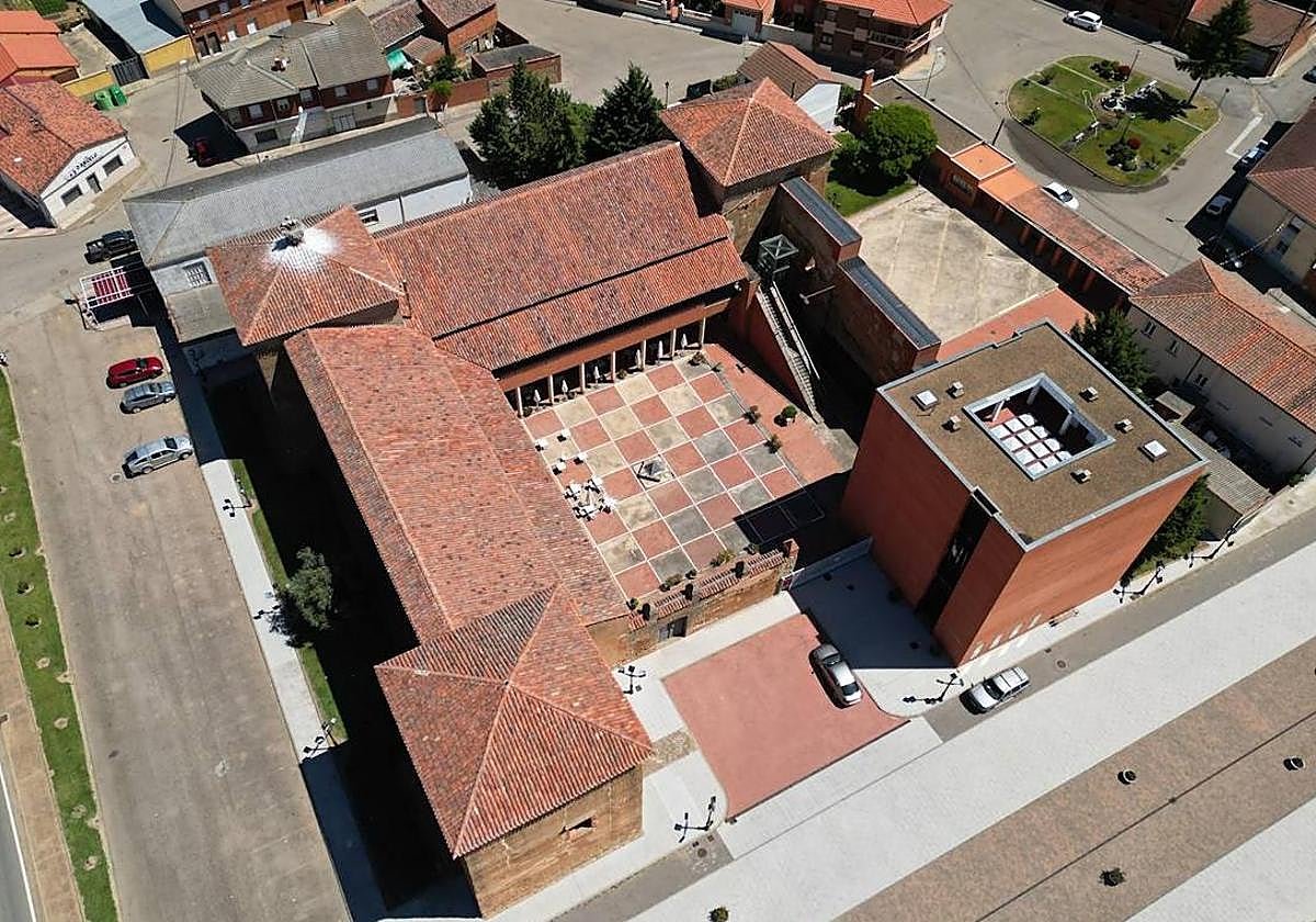 El pueblo que busca explotar un bar ubicado dentro de un palacio