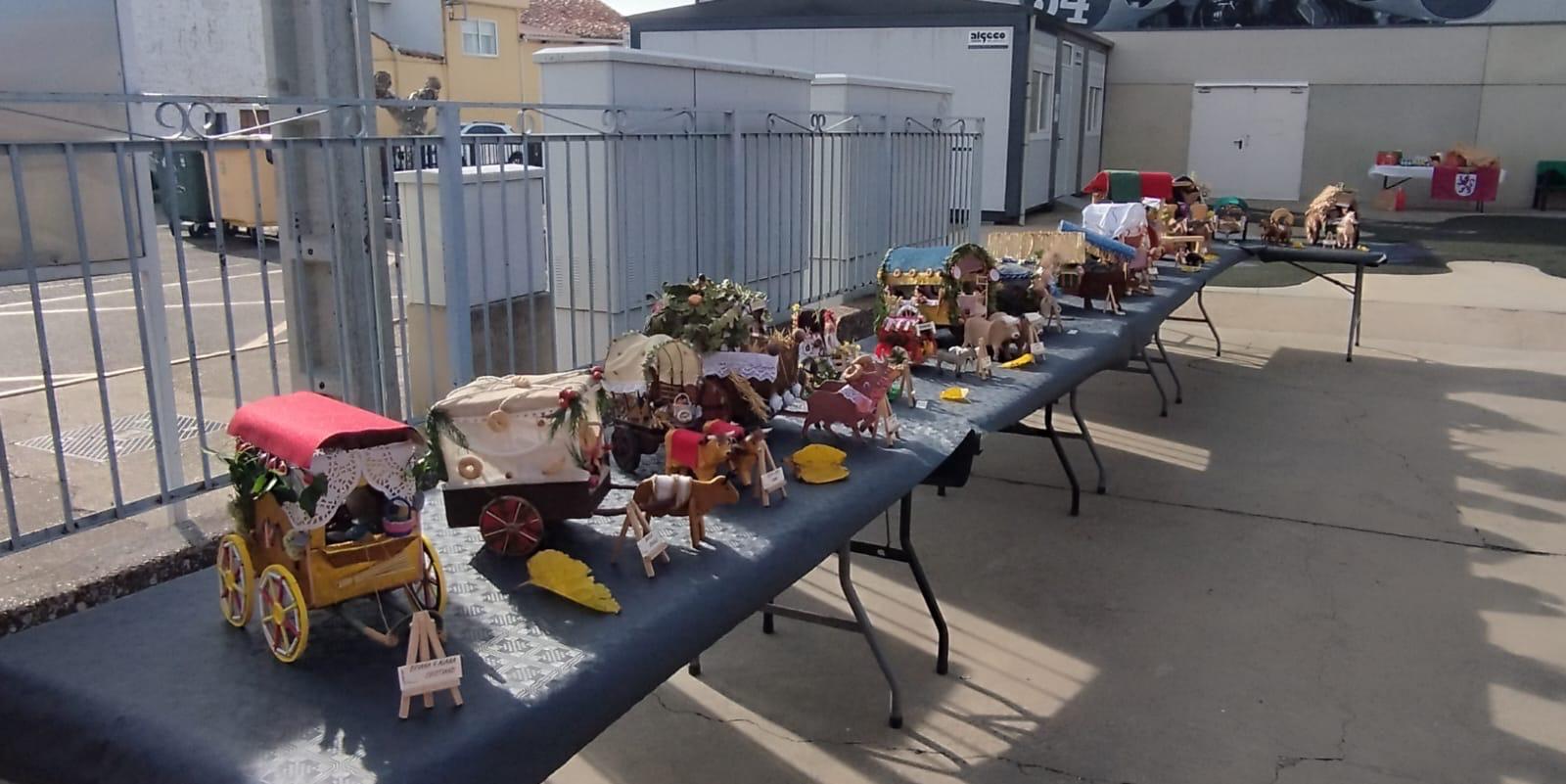 El colegio de León que estrena pendón y «presume» de carros engalanados