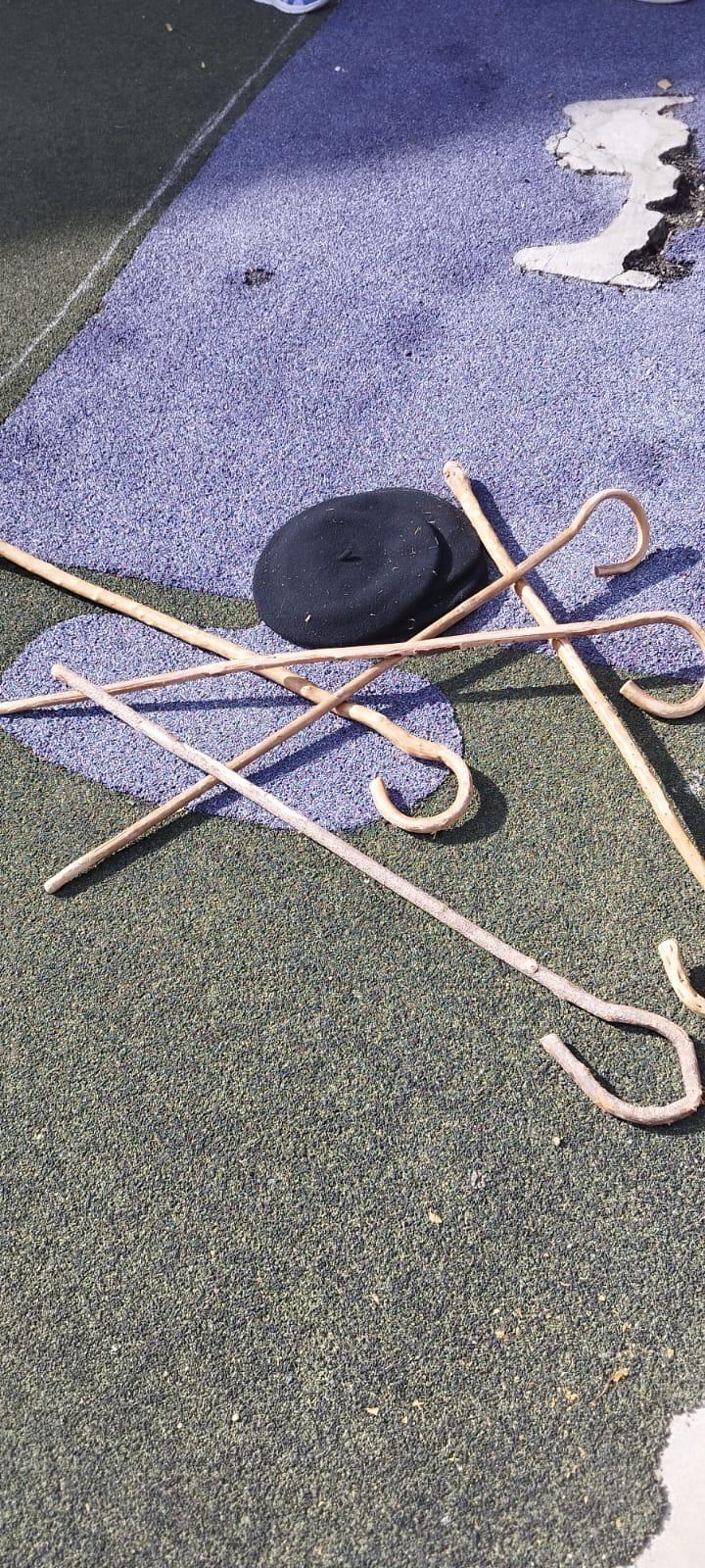 El colegio de León que estrena pendón y «presume» de carros engalanados