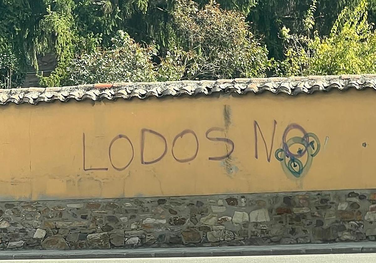 Una de las pintadas en Astorga.