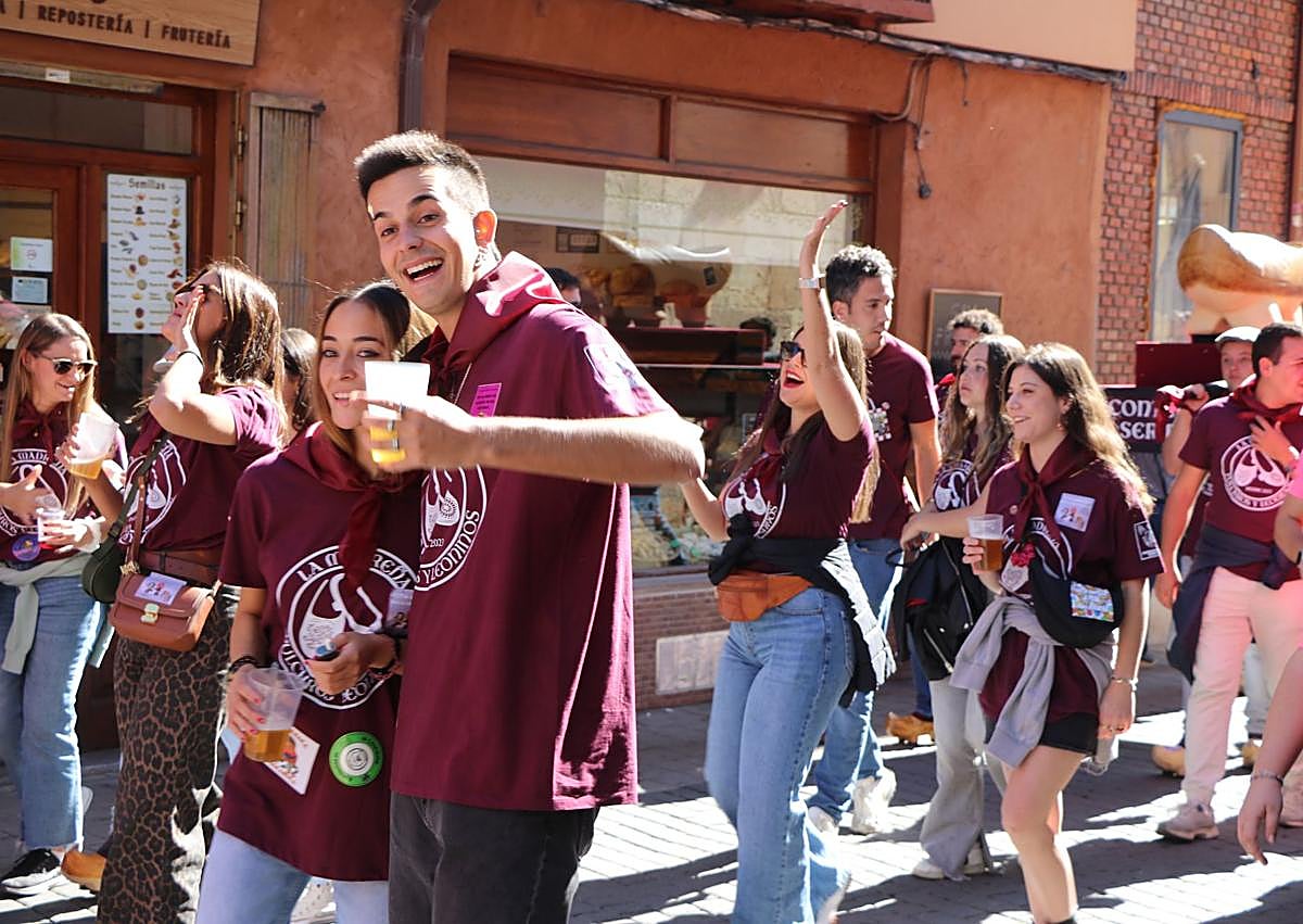Imagen secundaria 1 - Las Peñas demuestran que León sabe divertirse