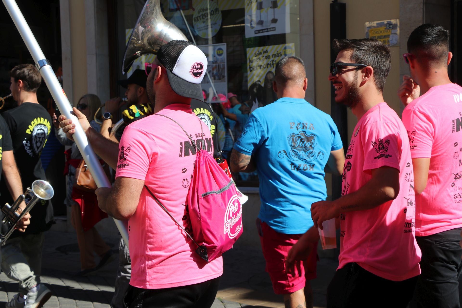 Todas las imágenes del desfile del Día de Peñas en León