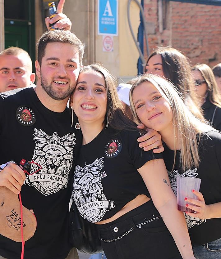 Imagen secundaria 2 - Las Peñas demuestran que León sabe divertirse