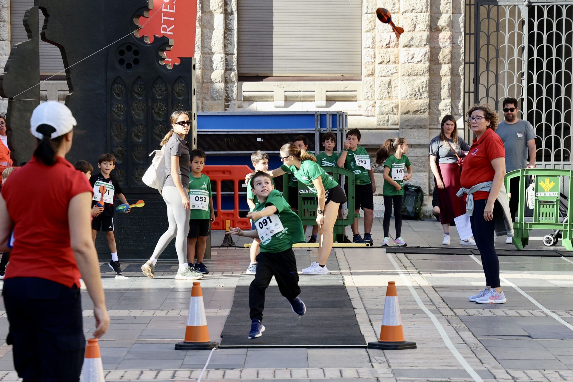 Imagen secundaria 1 - Quinta edición de «Atletismo en la calle» en León