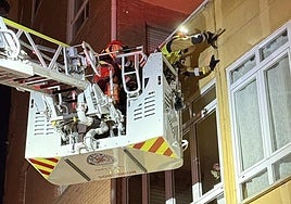 Actuación de Bomberos de León en la calle Colada de San Andrés del Rabanedo.
