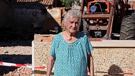 El incendio arrasó sus casas y no han podido volver: «Llegaron los bomberos y no tenían agua»