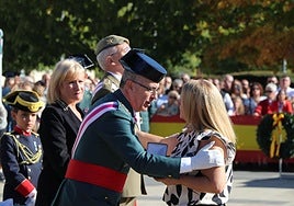 Todas las imágenes del desfile y el acto por el Día del Pilar en León