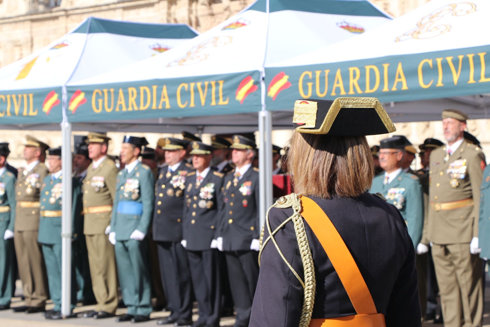 Todas las imágenes del desfile y el acto por el Día del Pilar en León