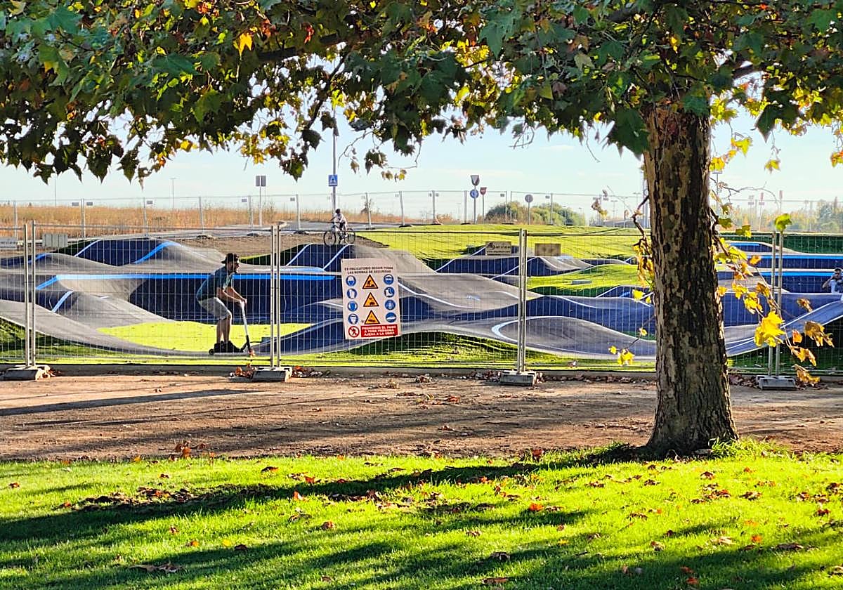 El forzado preestreno de la pista de pumptrack en Puente Castro