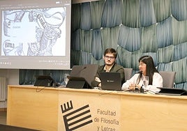 Javier Domingo Pérez, miembro del comité organizador del congreso, y la ponente Teresa Saharí Soriano Ruiz.