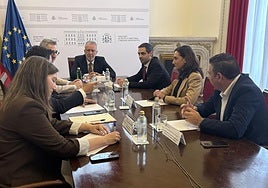 El minsitro Torres preside la reunión con representantes de UPL.