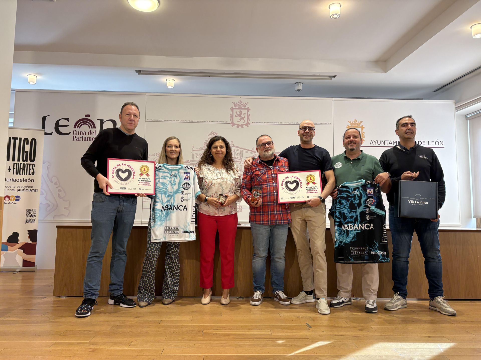 Entrega de premios a los ganadores.