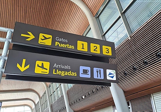 Interior del Aeropuerto de León.