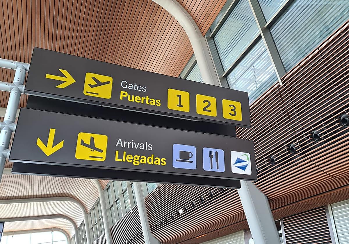 Interior del Aeropuerto de León.