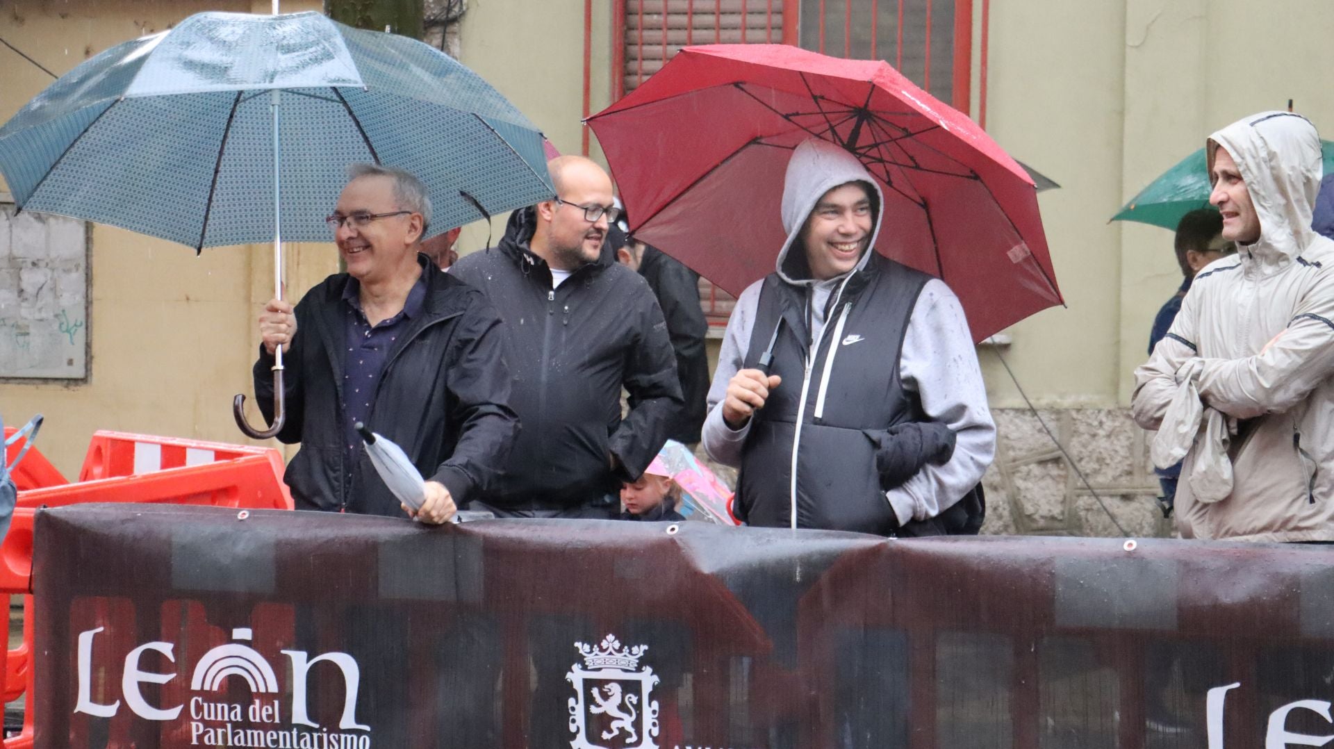 Las mejores imágenes de la carrera popular de los &#039;10 kilómetros Ciudad de León 2025&#039;