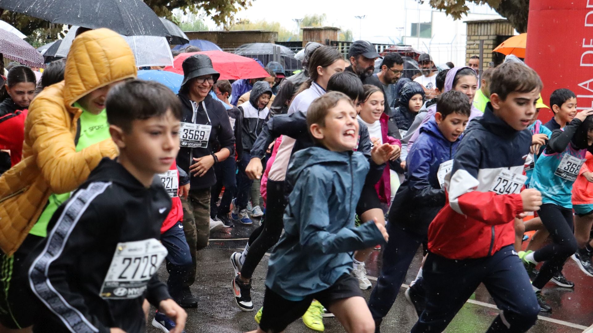 Las mejores imágenes de la carrera popular de los &#039;10 kilómetros Ciudad de León 2025&#039;