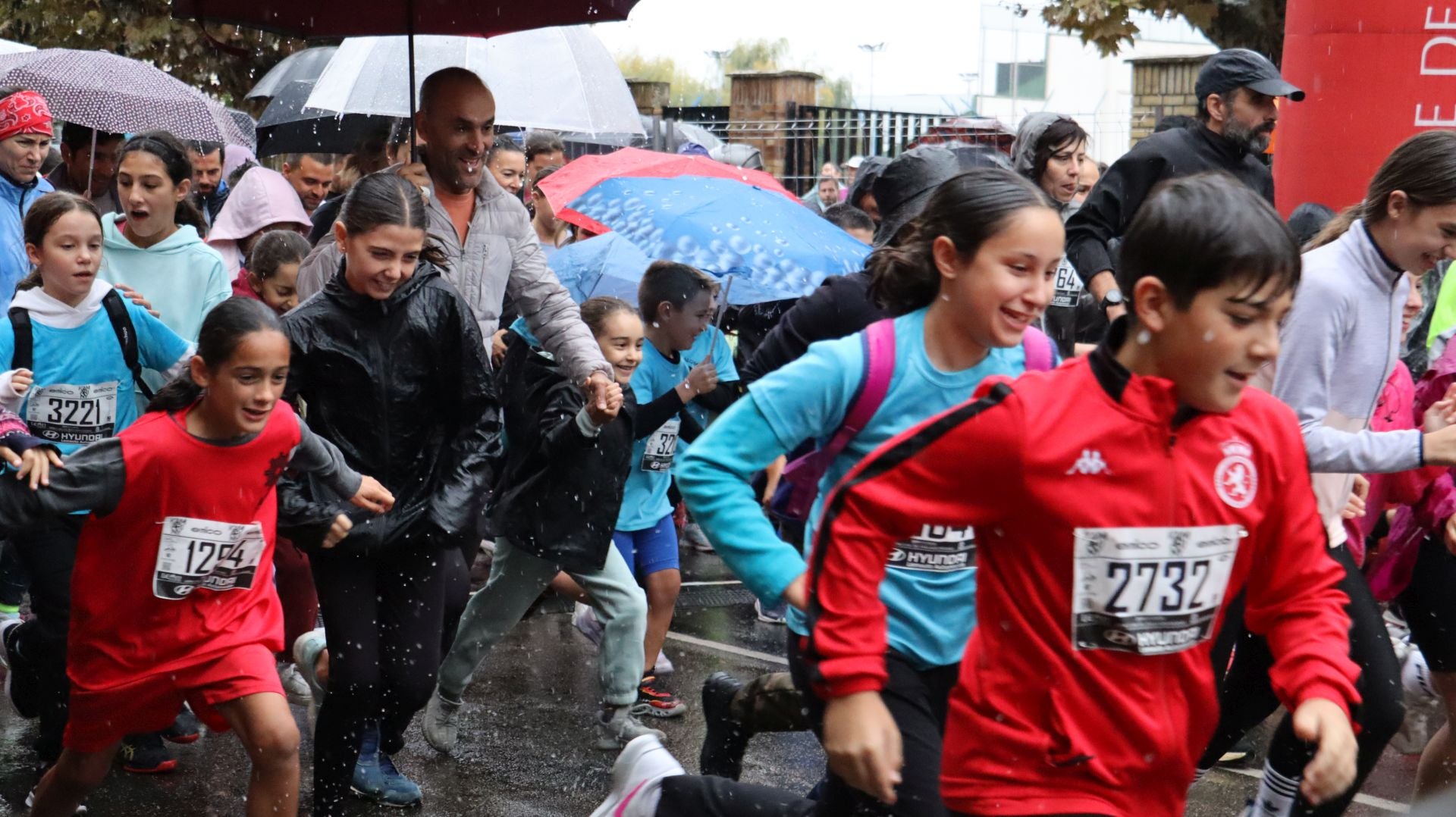 Las mejores imágenes de la carrera popular de los &#039;10 kilómetros Ciudad de León 2025&#039;