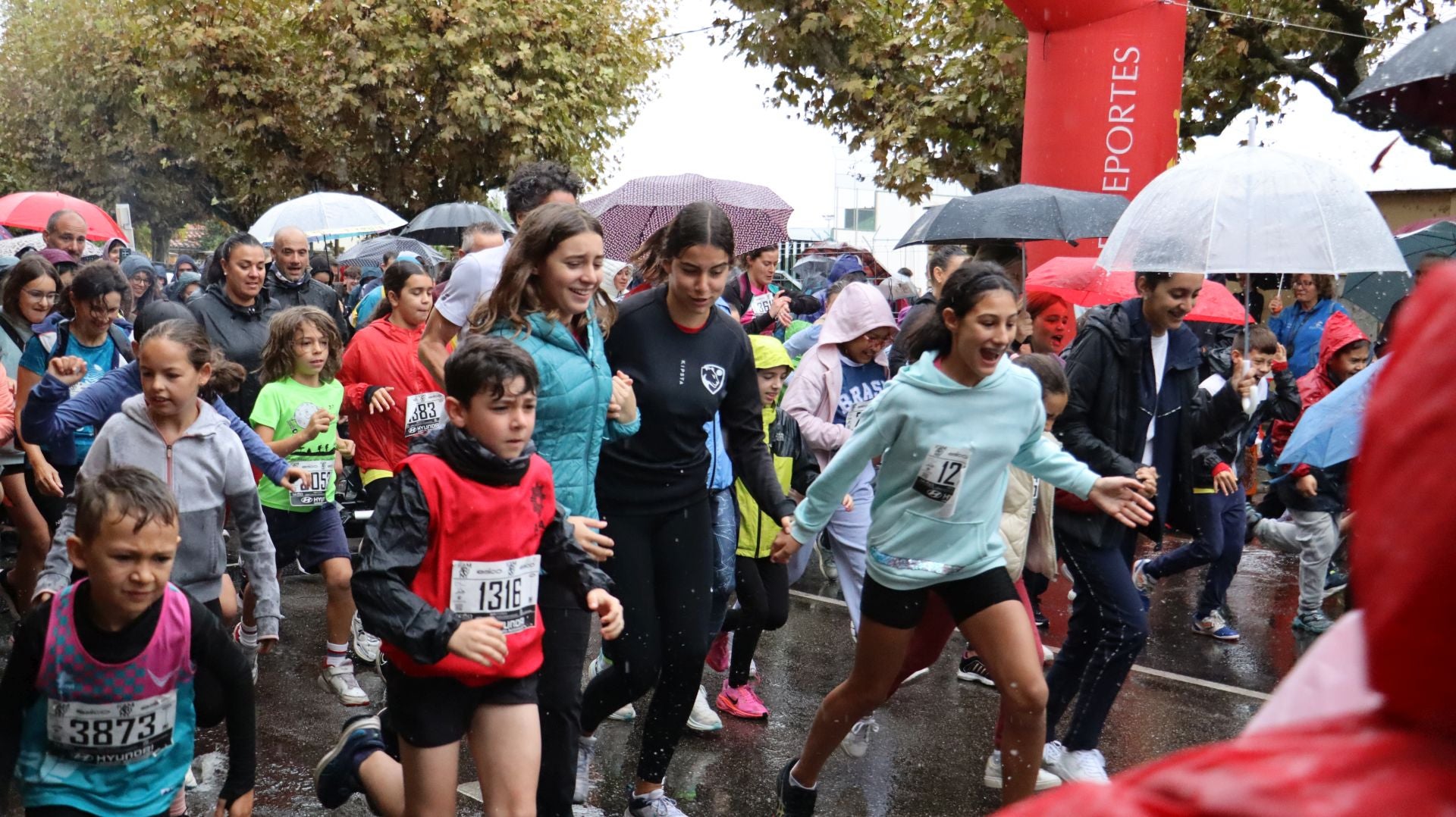 Las mejores imágenes de la carrera popular de los &#039;10 kilómetros Ciudad de León 2025&#039;