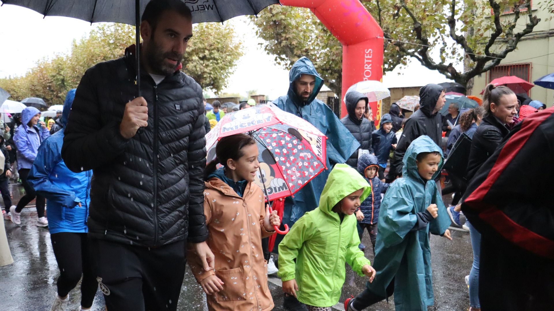 Las mejores imágenes de la carrera popular de los &#039;10 kilómetros Ciudad de León 2025&#039;