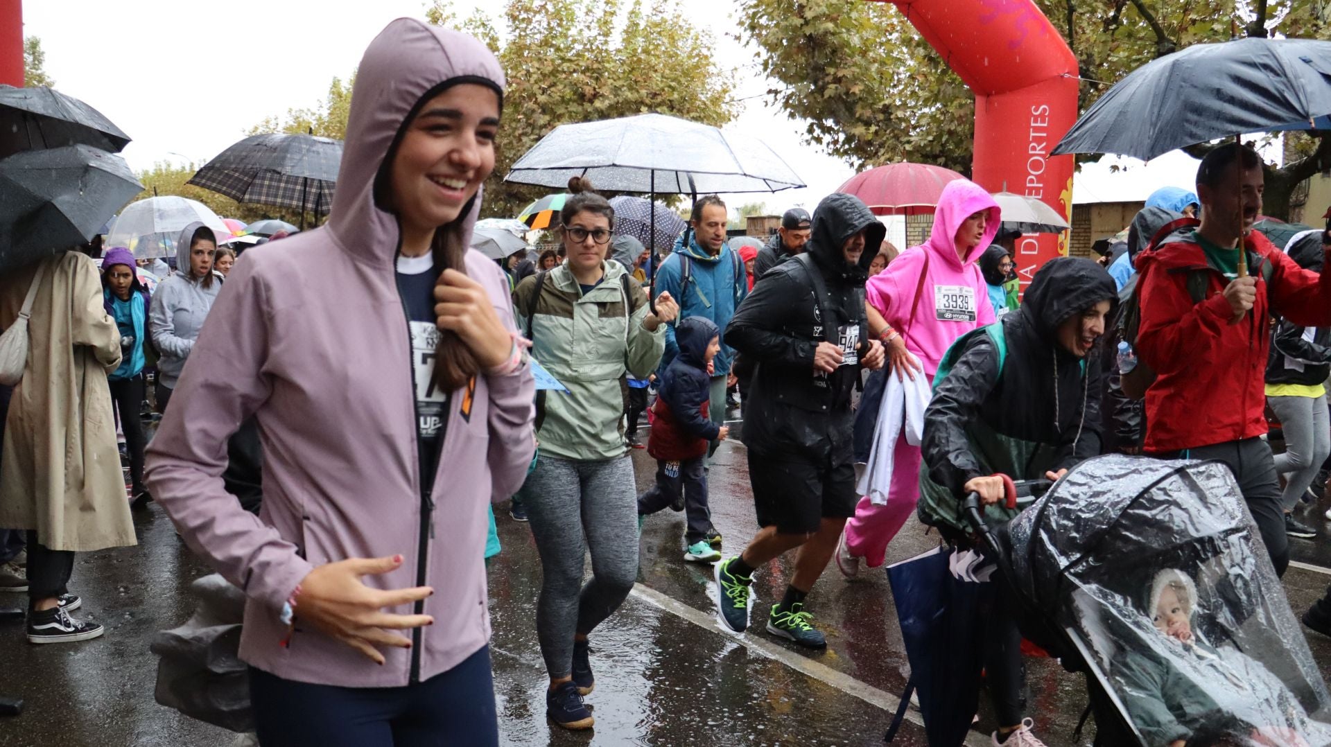 Las mejores imágenes de la carrera popular de los &#039;10 kilómetros Ciudad de León 2025&#039;
