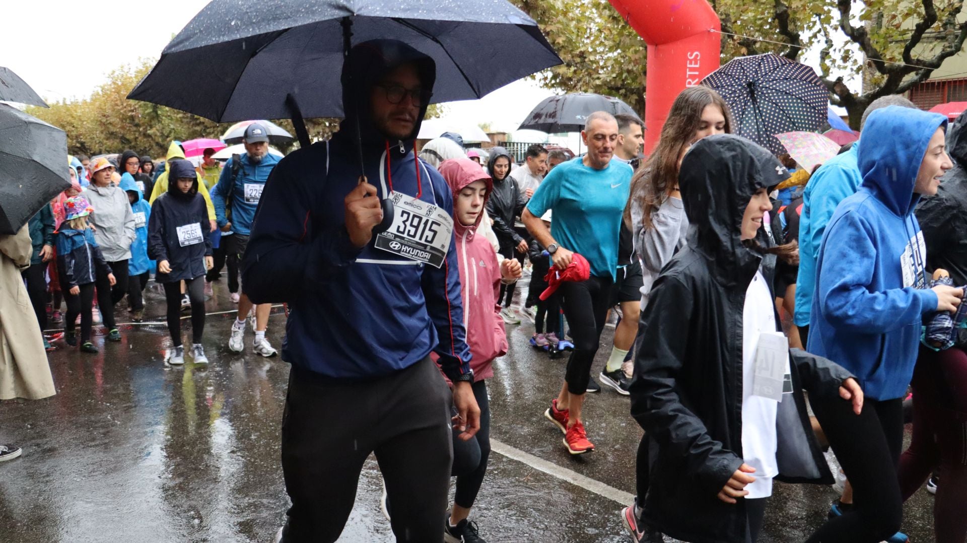 Las mejores imágenes de la carrera popular de los &#039;10 kilómetros Ciudad de León 2025&#039;