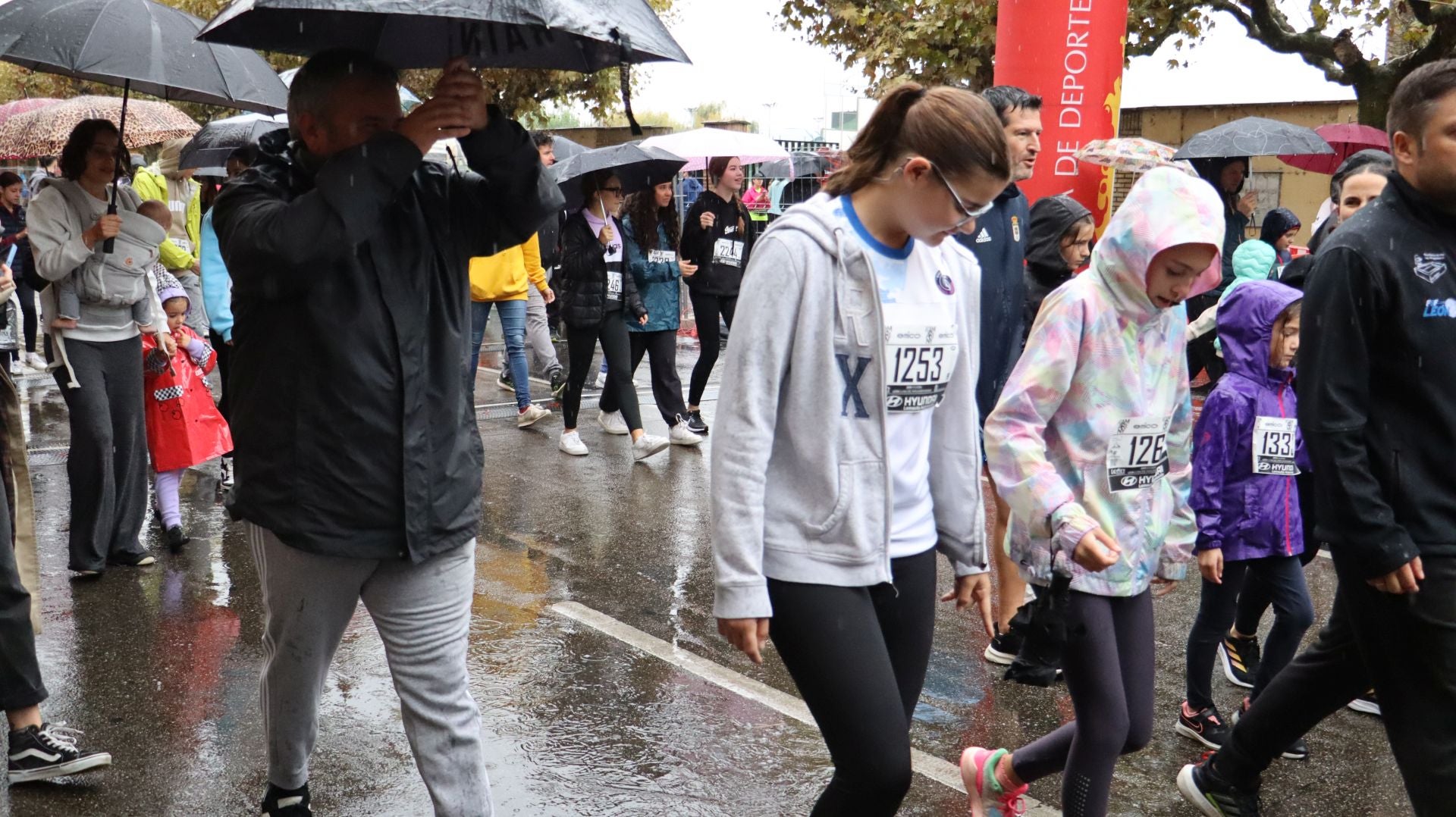 Las mejores imágenes de la carrera popular &#039;10 kilómetros Ciudad de León&#039;