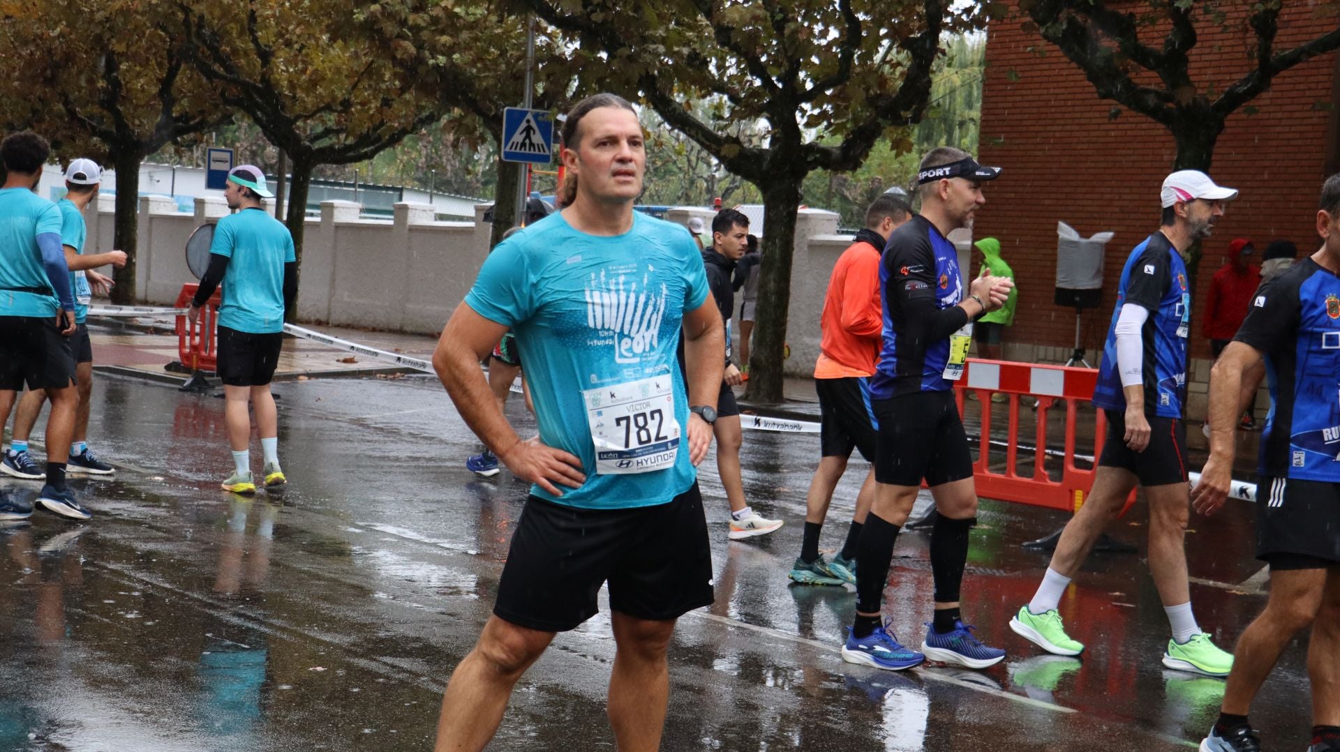 Imágenes de la salida de los &#039;10km Ciudad de León 2025&#039;