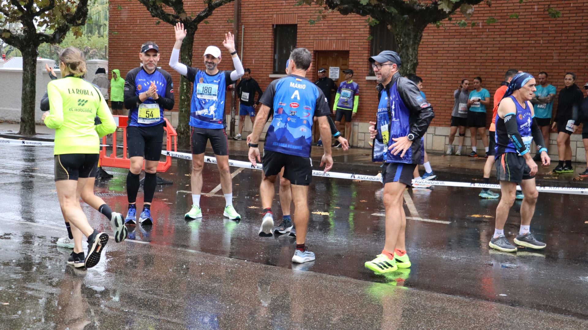 Imágenes de la salida de los &#039;10km Ciudad de León 2025&#039;