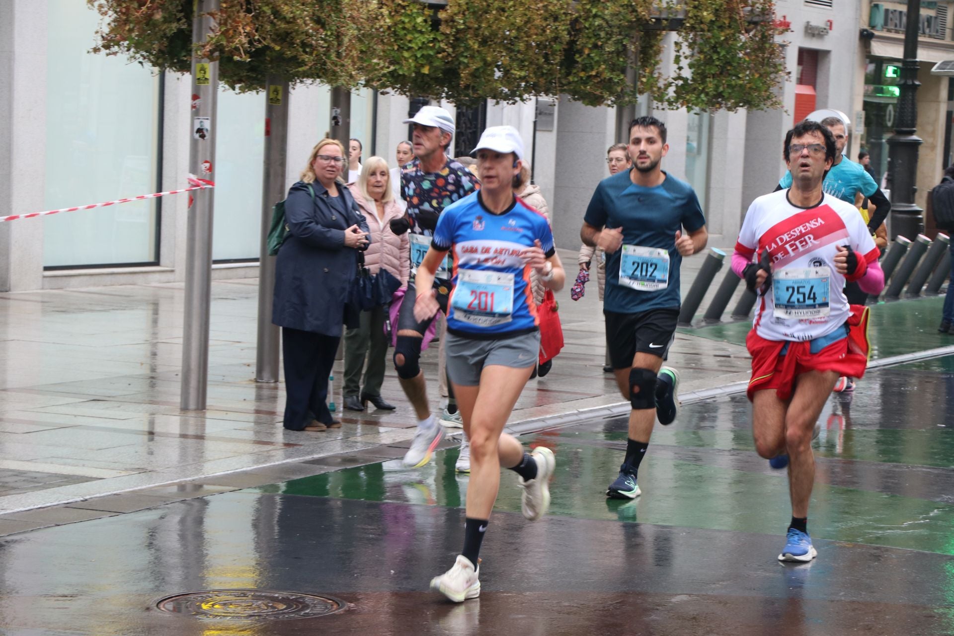 Las mejores imágenes de la carrera popular &#039;10 kilómetros Ciudad de León&#039;