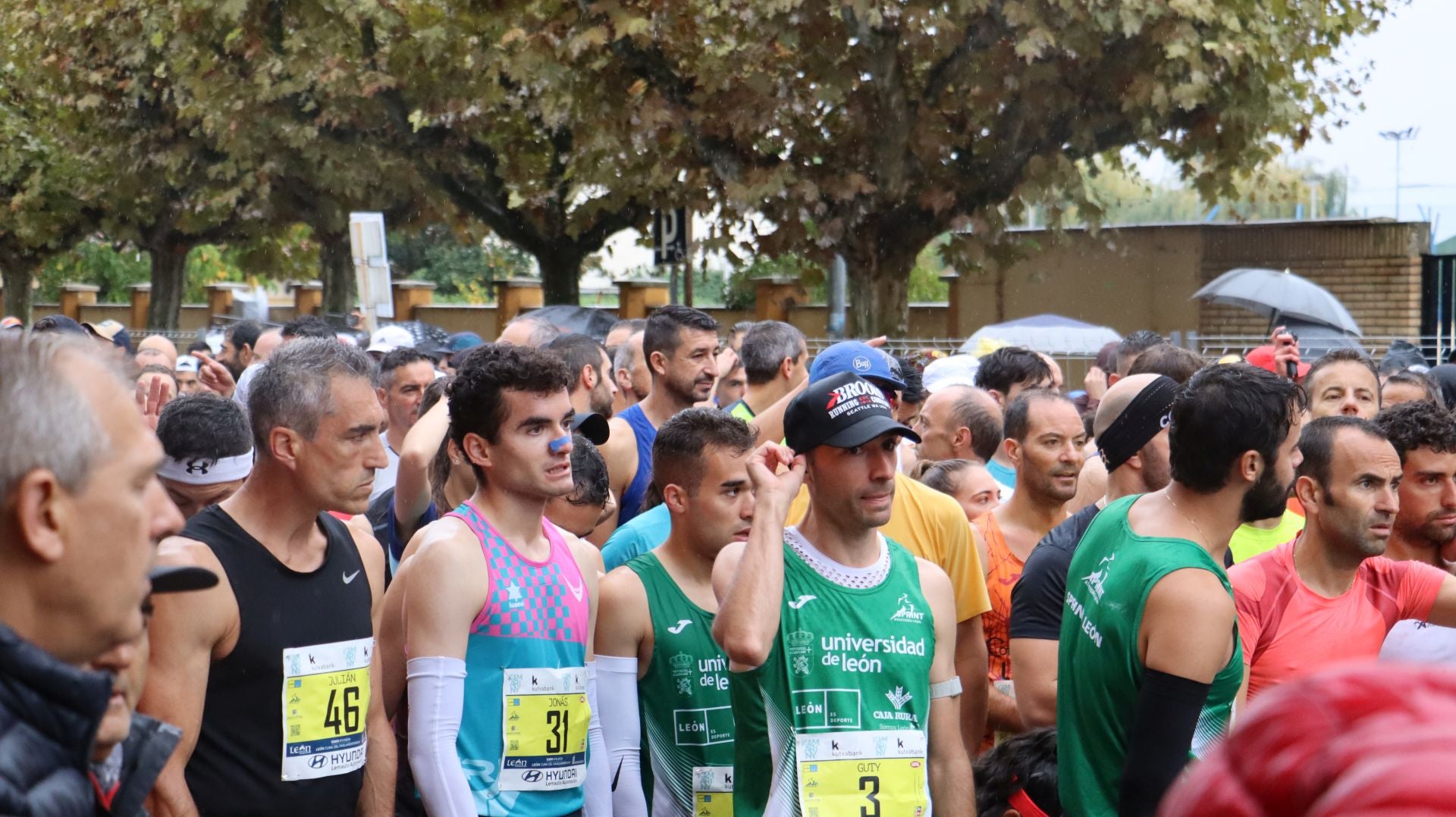 Imágenes de la salida de los &#039;10km Ciudad de León 2025&#039;