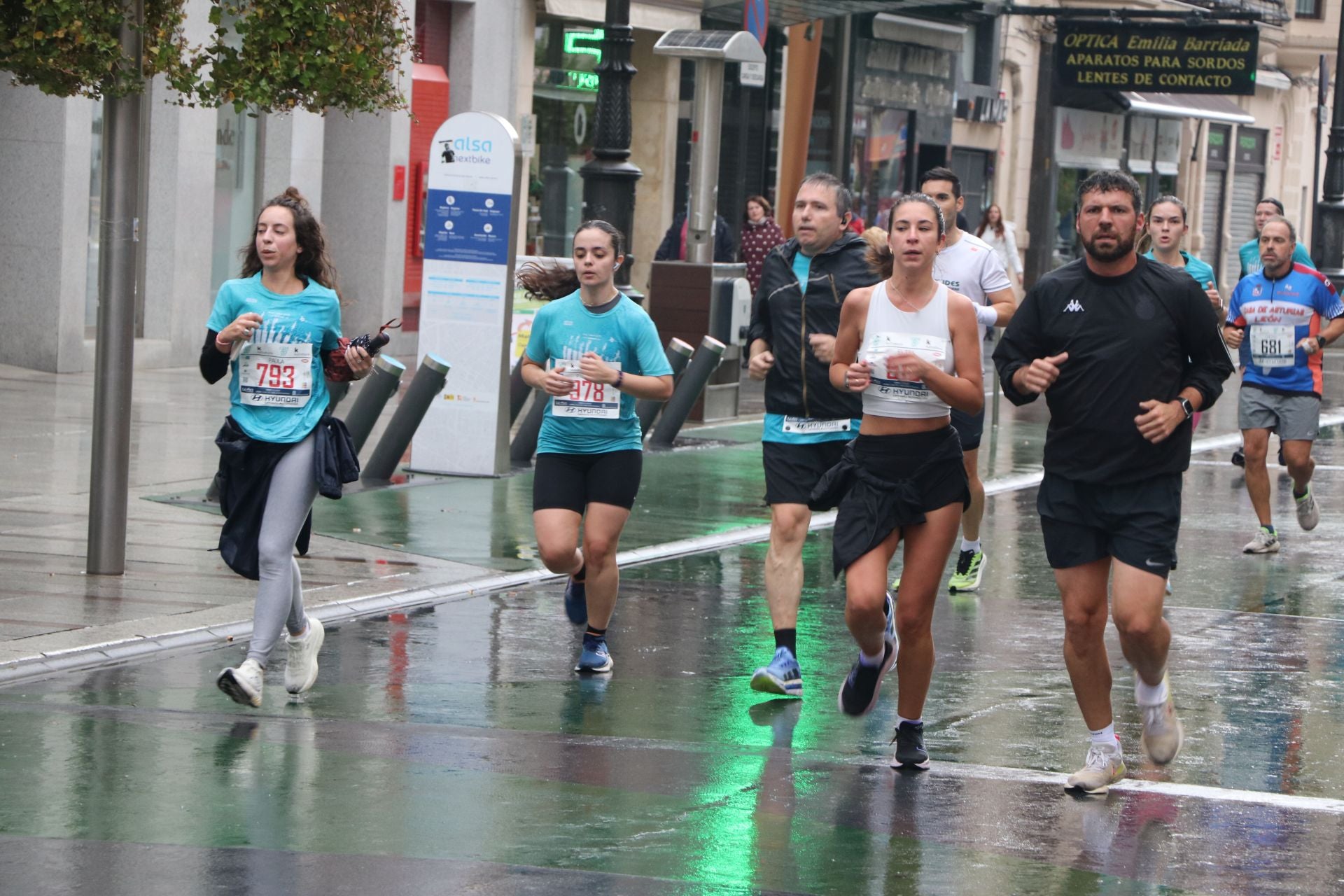 Las mejores imágenes de la carrera popular &#039;10 kilómetros Ciudad de León&#039;