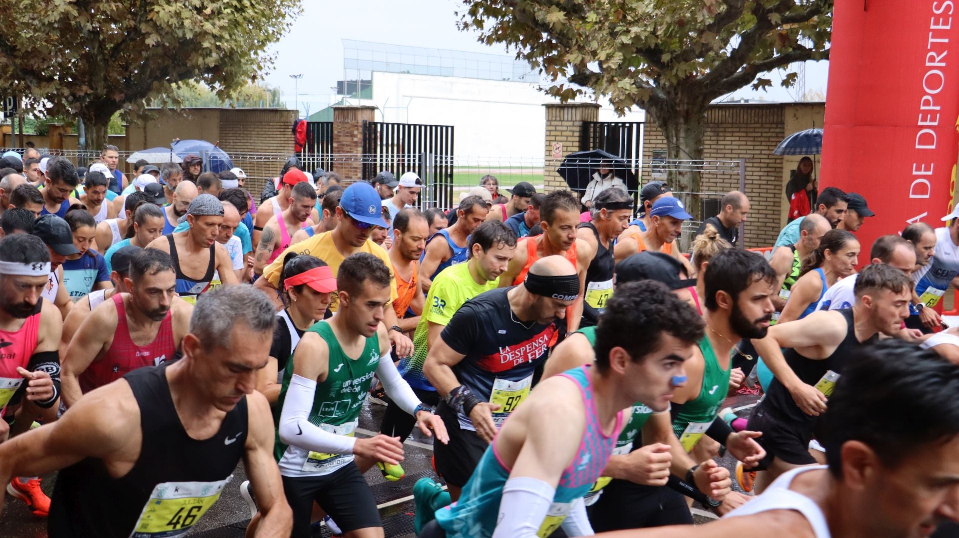 Imágenes de la salida de los &#039;10km Ciudad de León 2025&#039;