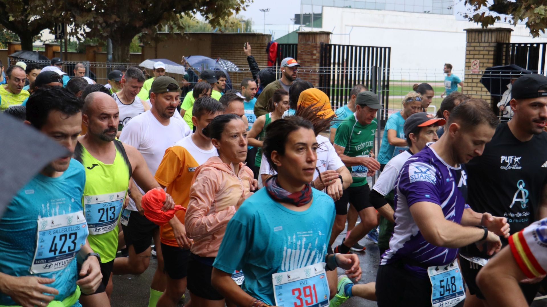 Imágenes de la salida de los &#039;10km Ciudad de León 2025&#039;