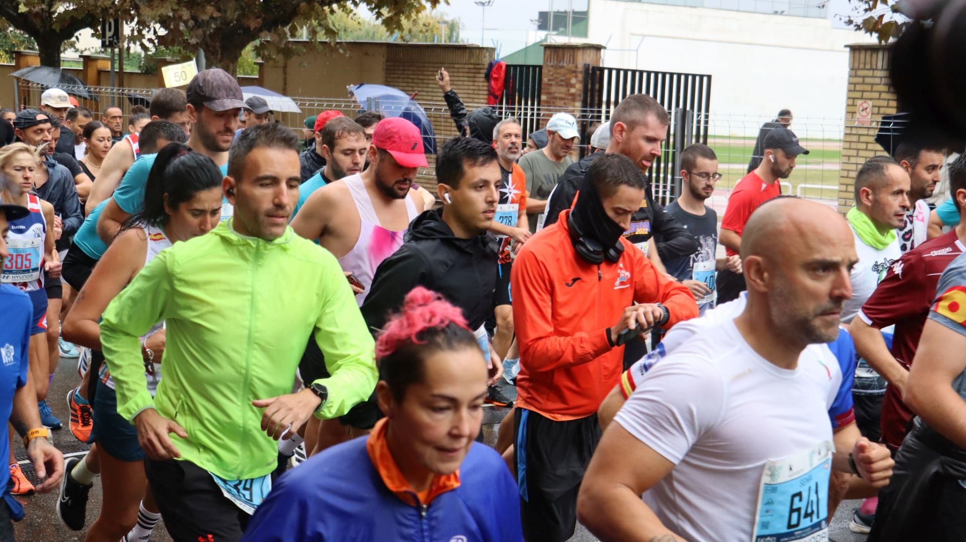 Imágenes de la salida de los &#039;10km Ciudad de León 2025&#039;