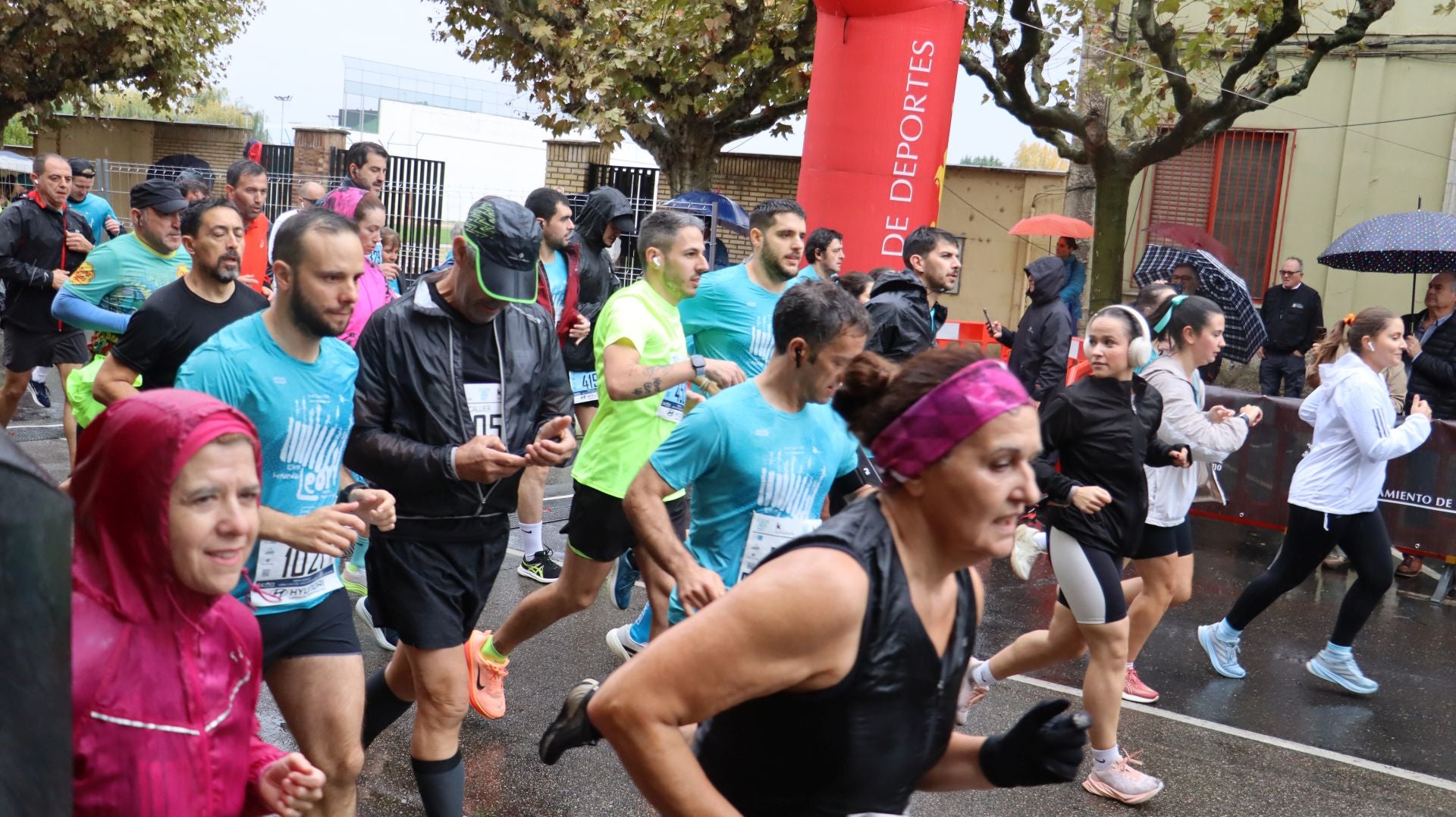 Imágenes de la salida de los &#039;10km Ciudad de León 2025&#039;