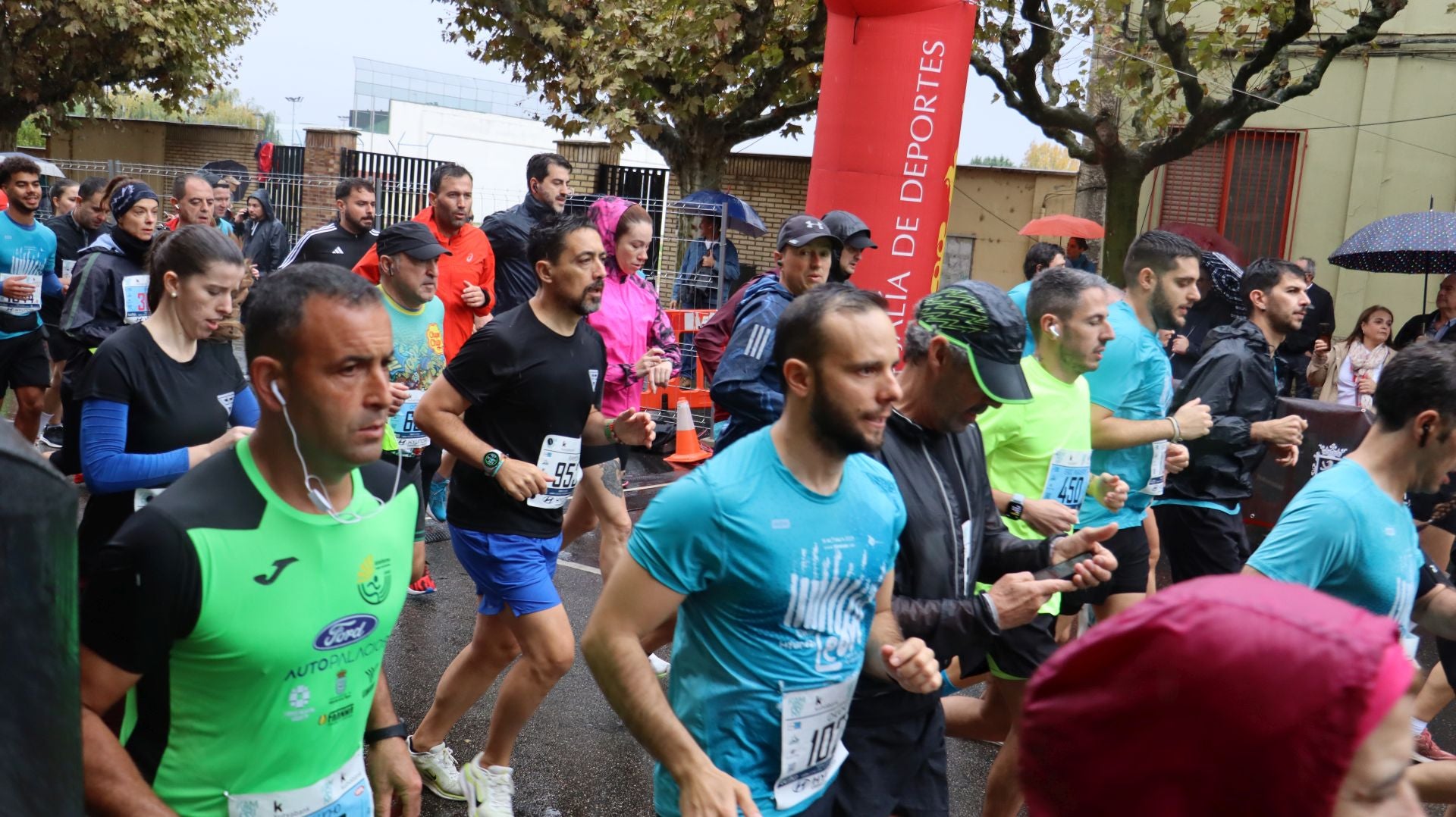 Imágenes de la salida de los &#039;10km Ciudad de León 2025&#039;