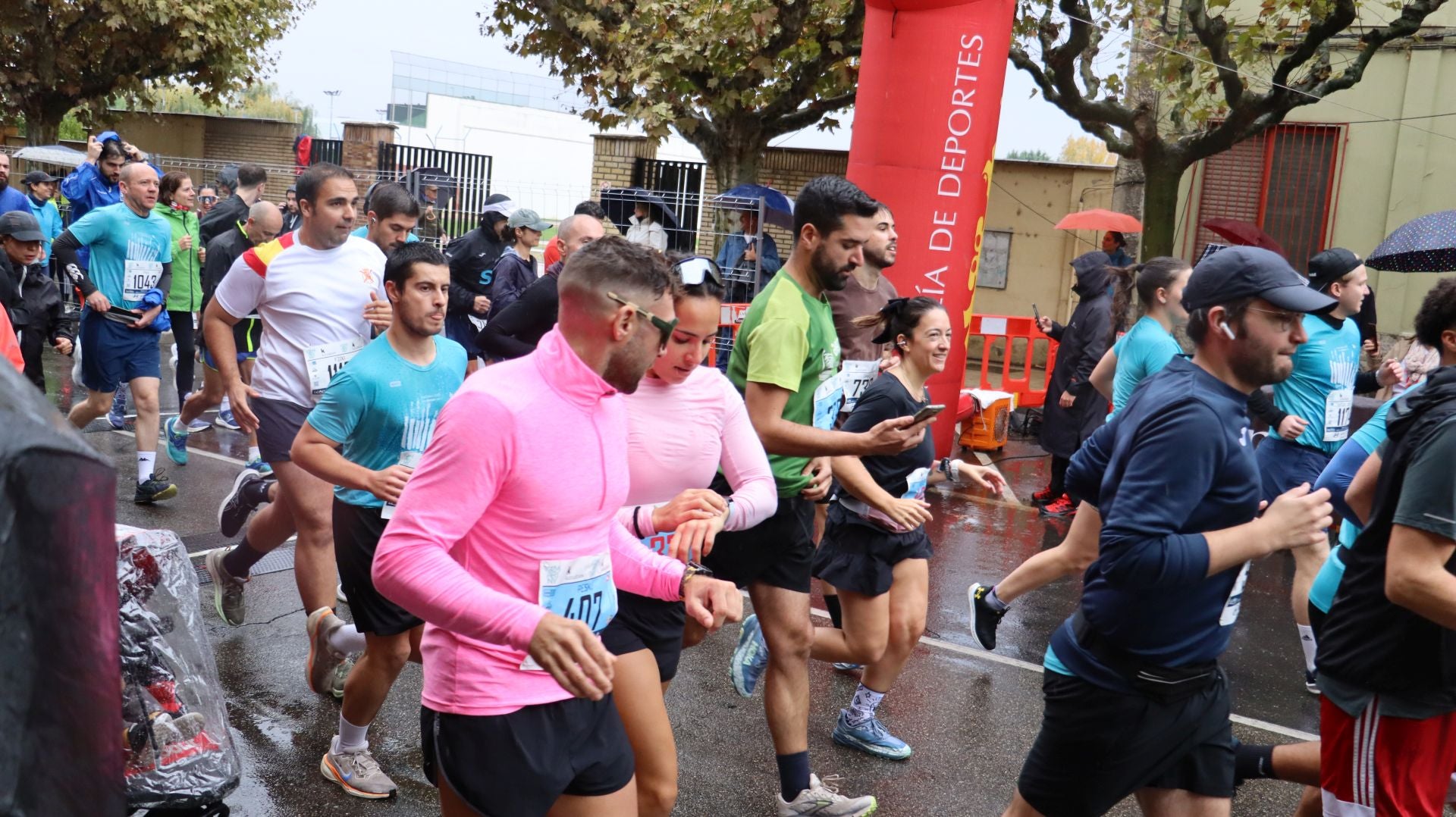 Imágenes de la salida de los &#039;10km Ciudad de León 2025&#039;