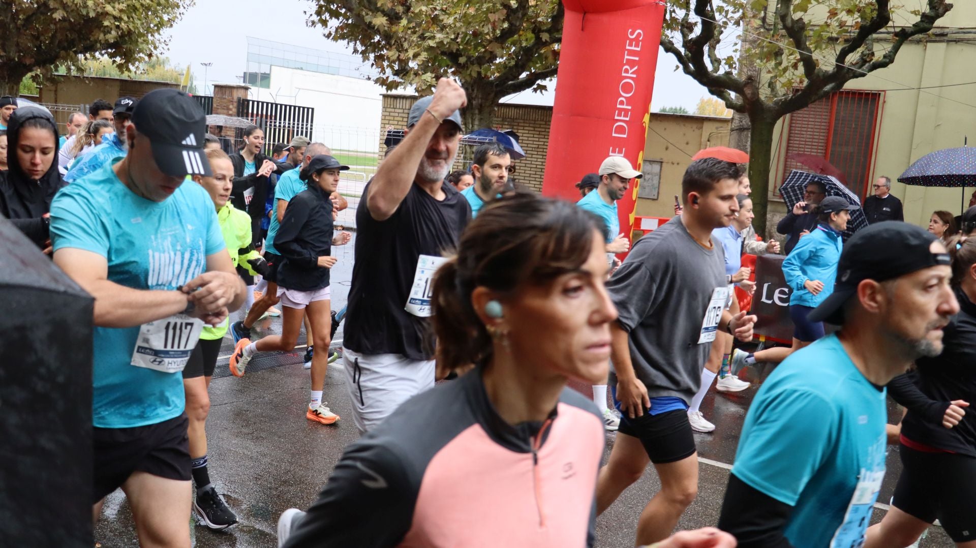 Imágenes de la salida de los &#039;10km Ciudad de León 2025&#039;