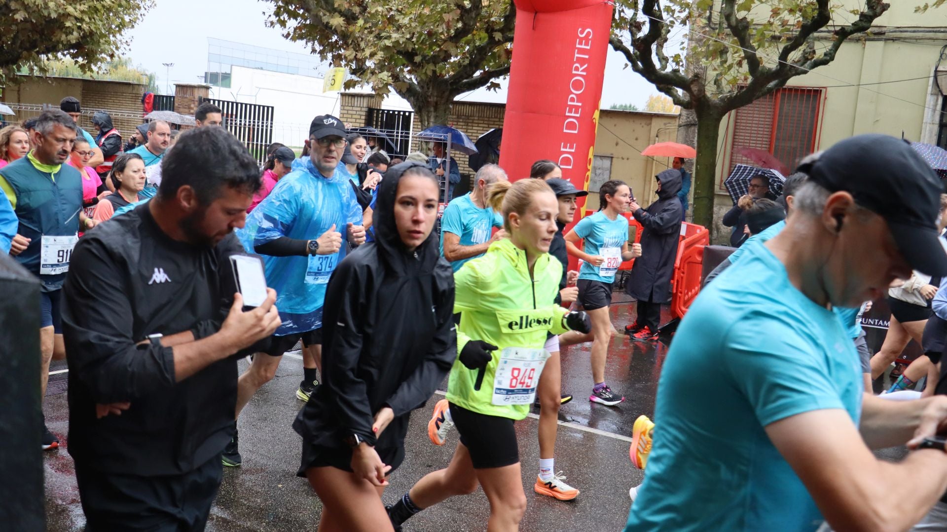 Imágenes de la salida de los &#039;10km Ciudad de León 2025&#039;