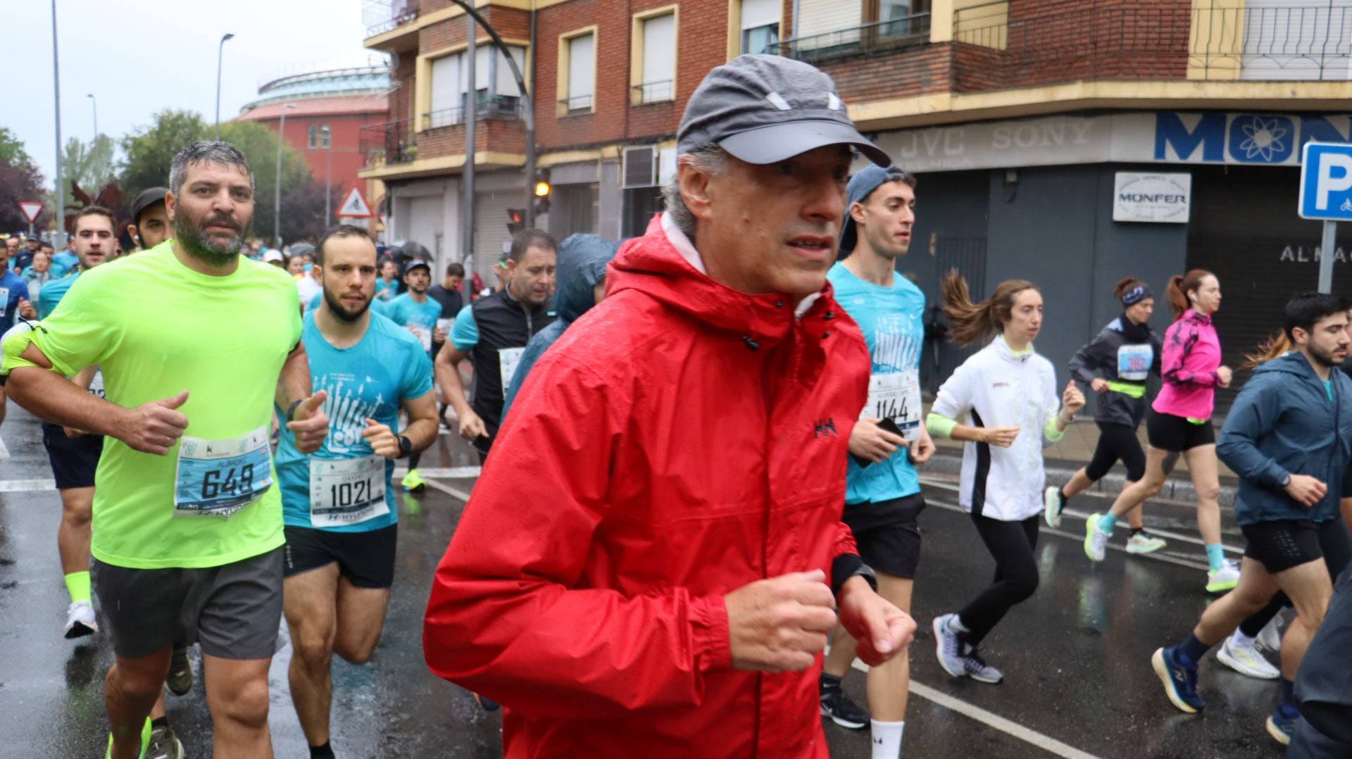 Imágenes de la salida de los &#039;10km Ciudad de León 2025&#039;