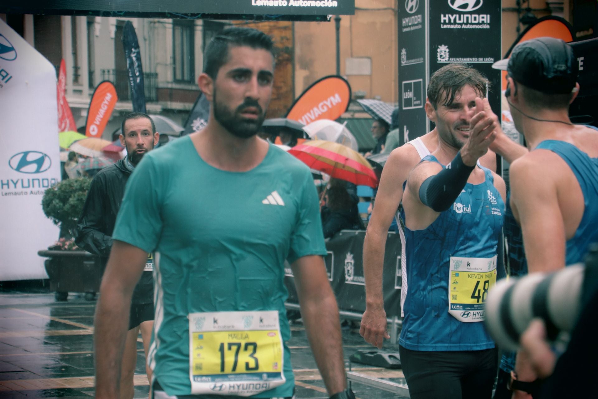 Todas las imágenes de la llegada de los &#039;10km Ciudad de León 2025&#039;