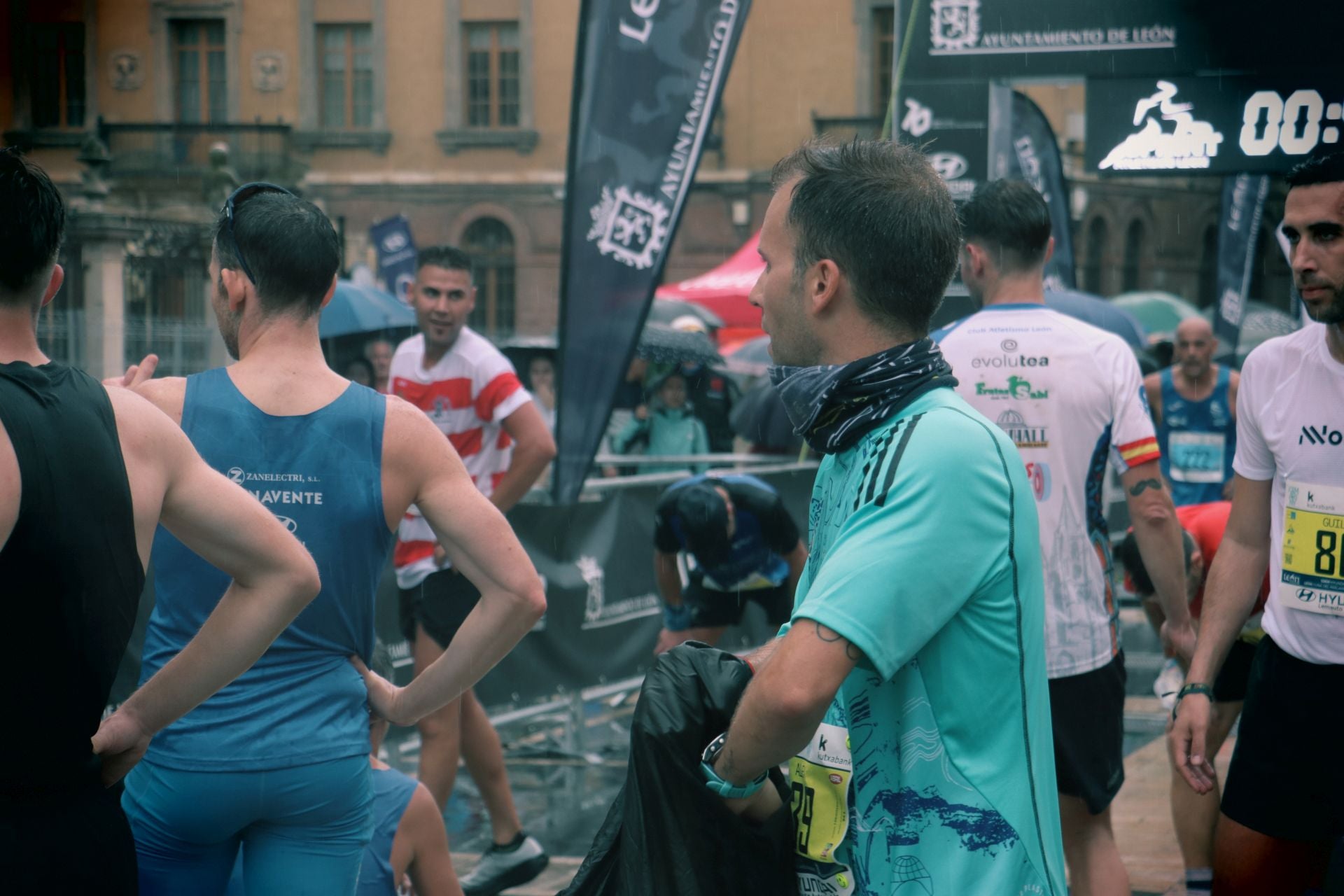 Todas las imágenes de la llegada de los &#039;10km Ciudad de León 2025&#039;