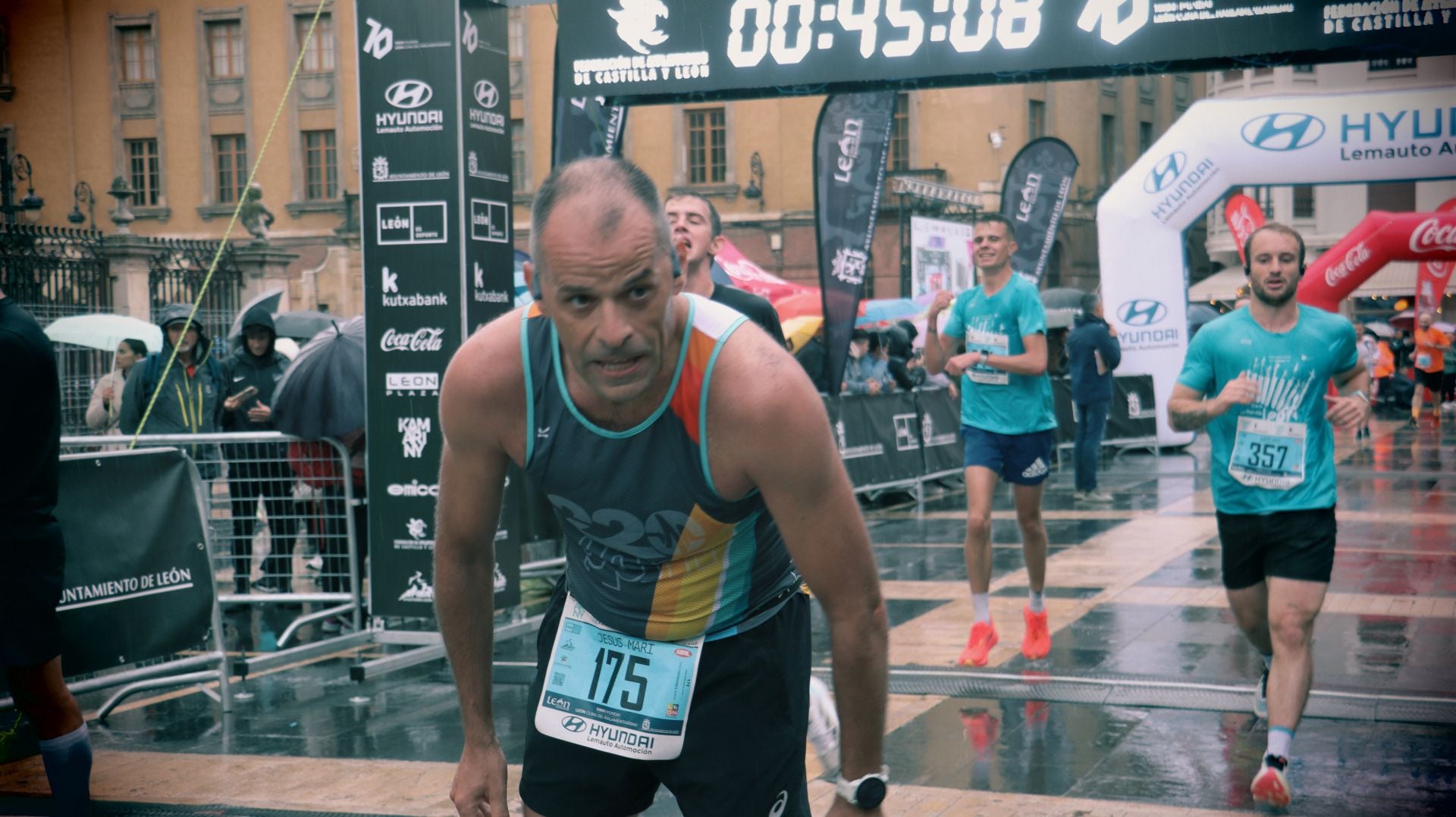 Todas las imágenes de la llegada de los &#039;10km Ciudad de León 2025&#039;