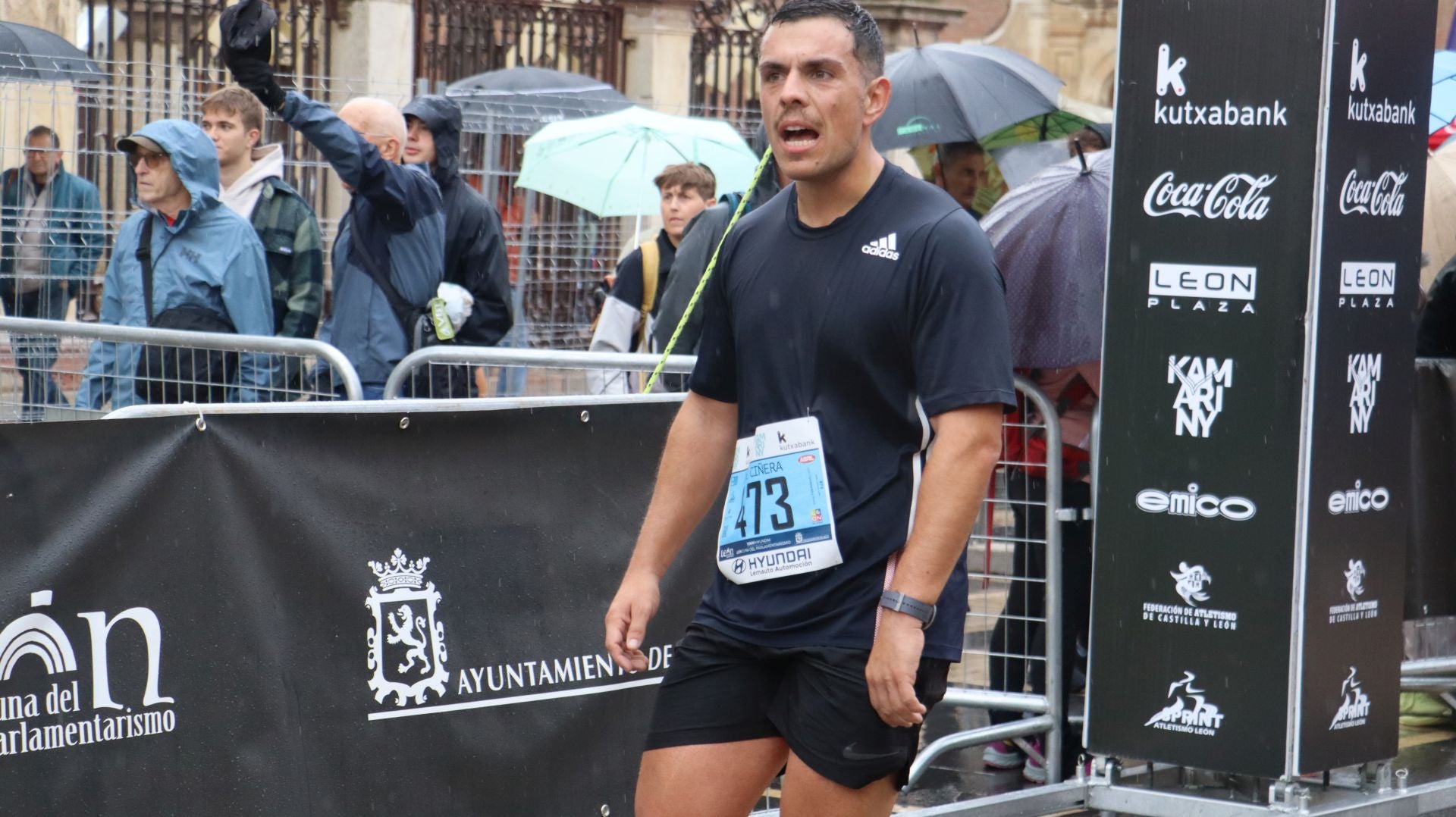 Todas las imágenes de la llegada de los &#039;10km Ciudad de León 2025&#039;