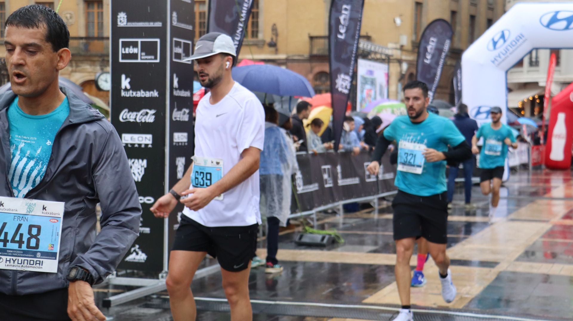 Todas las imágenes de la llegada de los &#039;10km Ciudad de León 2025&#039;