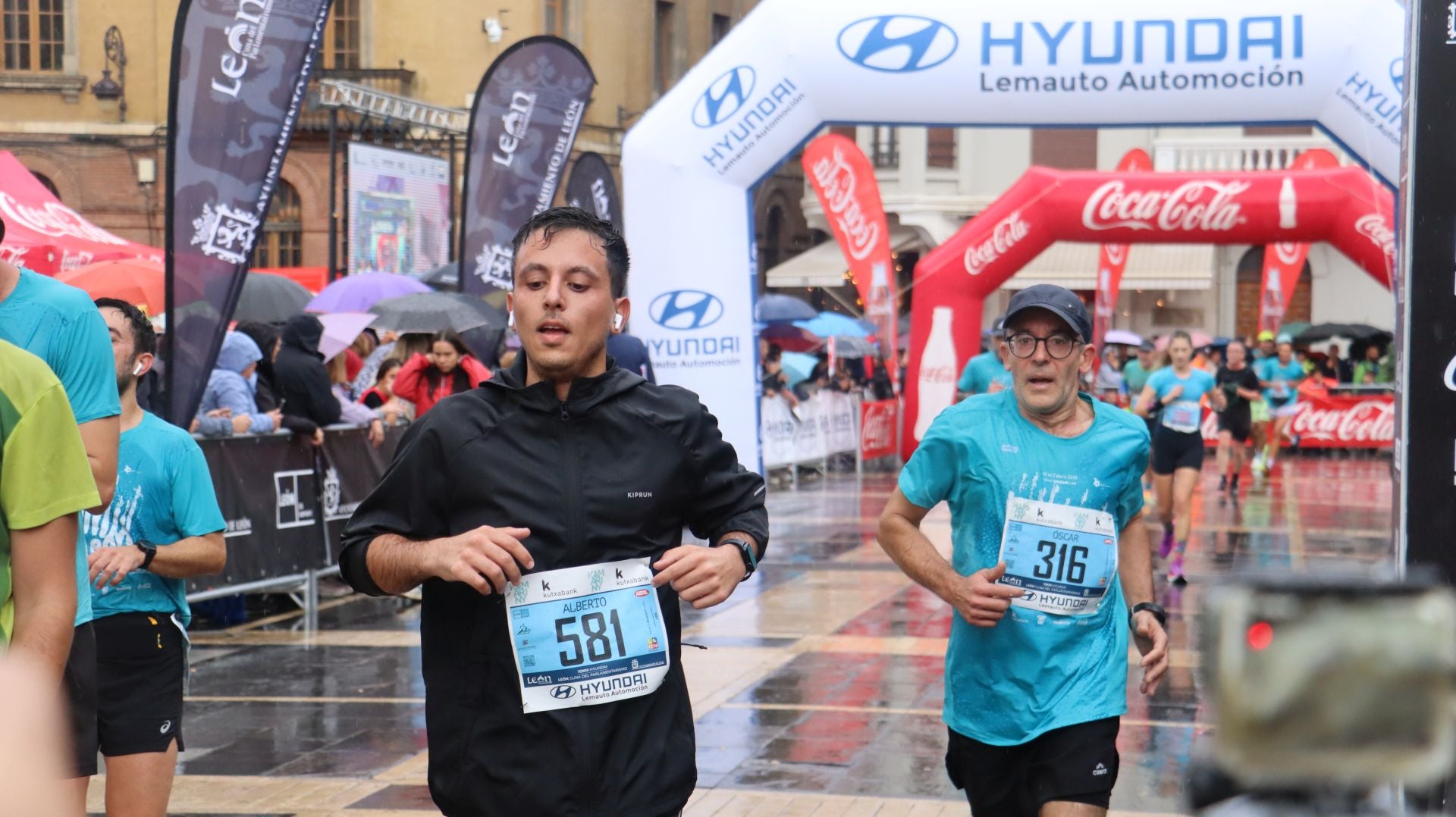 Todas las imágenes de la llegada de los &#039;10km Ciudad de León 2025&#039;