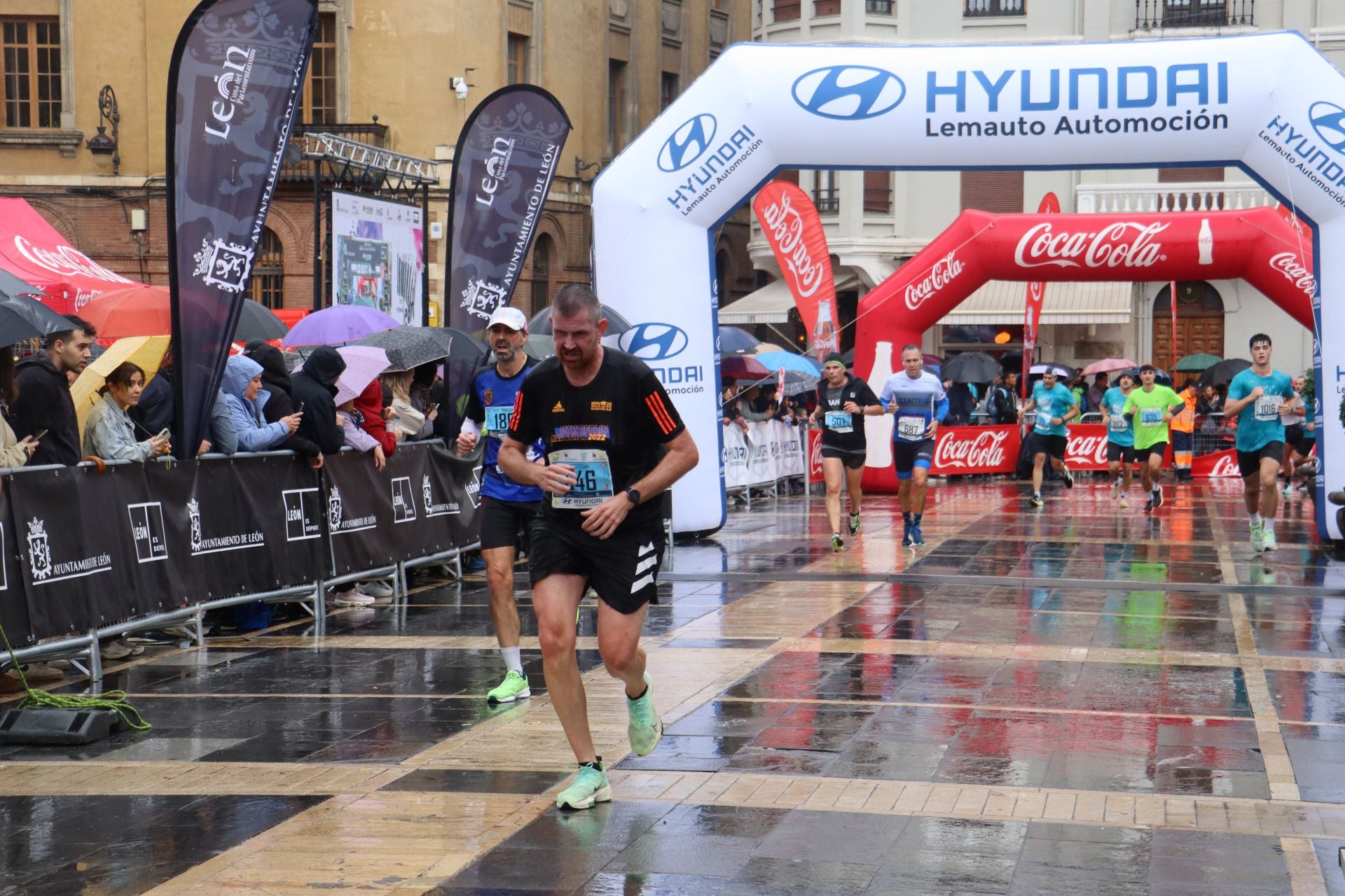 Todas las imágenes de la llegada de los &#039;10km Ciudad de León 2025&#039;