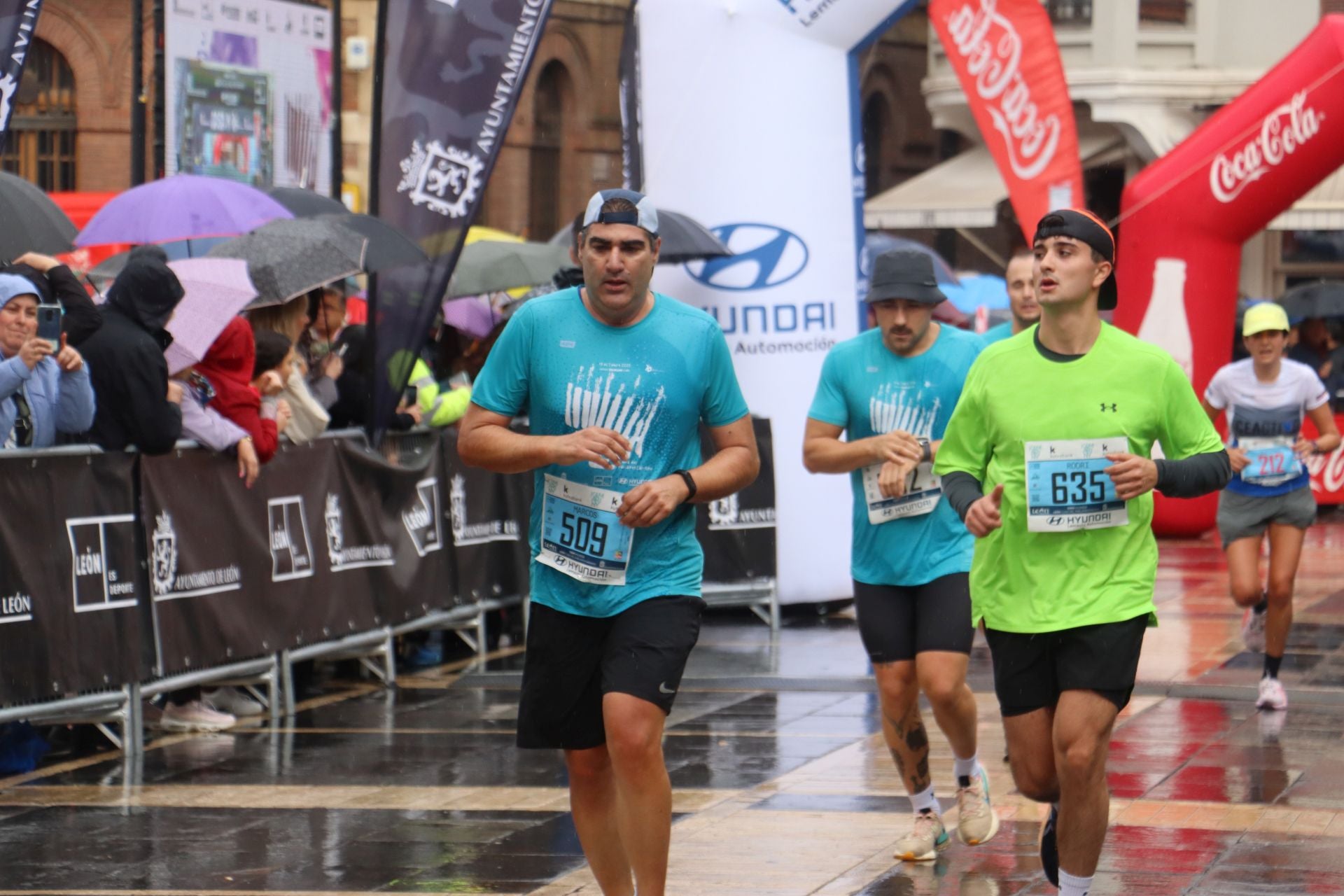 Todas las imágenes de la llegada de los &#039;10km Ciudad de León 2025&#039;