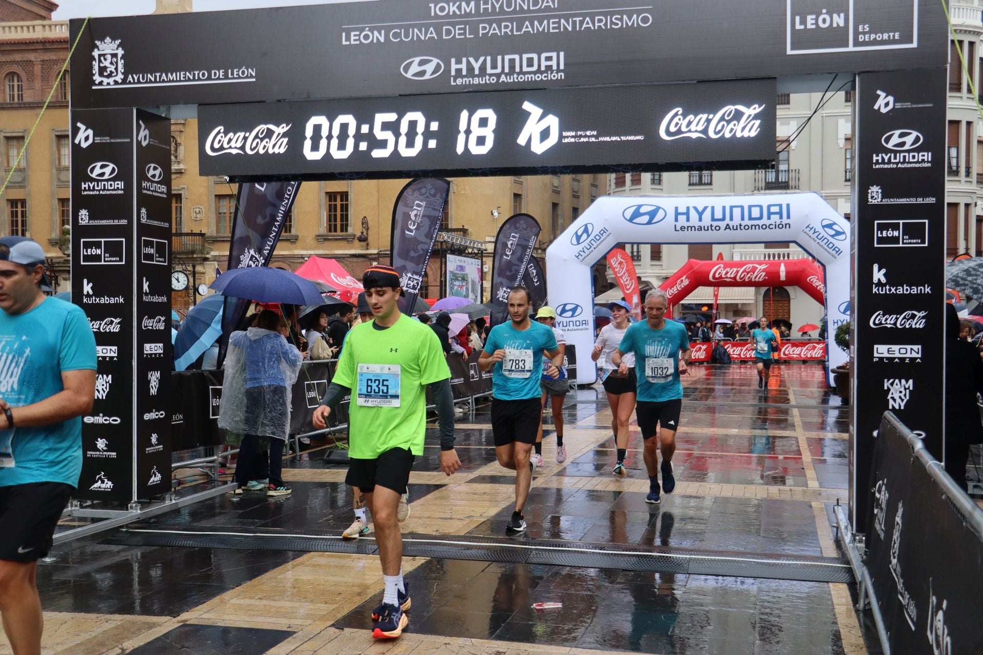 Todas las imágenes de la llegada de los &#039;10km Ciudad de León 2025&#039;